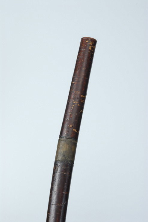 A very good Japanese sword cane curio: A very good Japanese sword cane curio. The curved shaft is natural black birch with a handle that is 7 3/4" long, and 1 1/8" thick. It has a removable wood peg holding the tang. There is a 1 1/2" burn