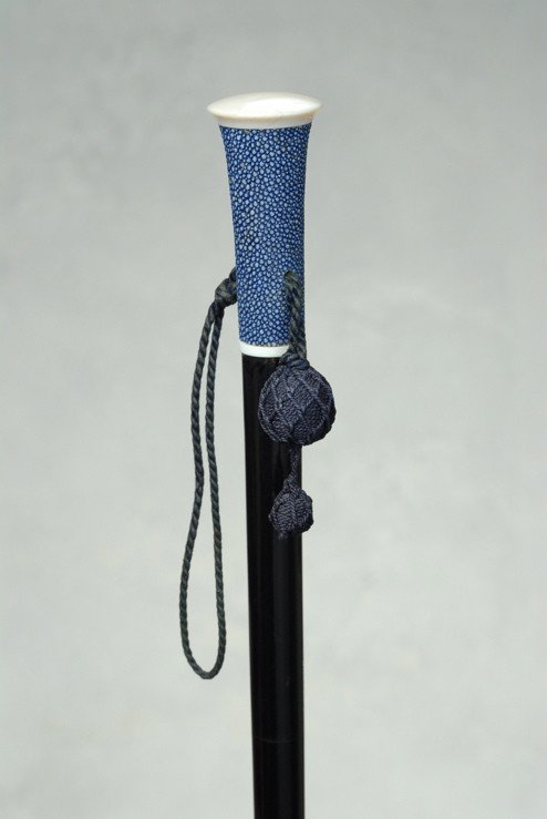 A very nice blue shagreen cane: A very nice blue shagreen cane. The straight-up handle is 3 1/2" high and 1 2/3" across the top. It is made of dyed blue shagreen, (the tanned skin of a stingray), capped with a 1/4" thick ivorine (ce