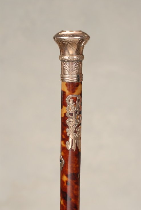 The cane of Dominican Republic dictator Trujillo: The wonderful gold, gold quartz and tortoiseshell cane of Dominican Republic dictator Rafael Leonidas Trujillo (Molina). The 18k gold knob handle is 2" high and 1 1/4" in diameter. It is elaborately e