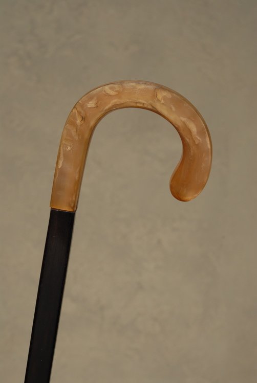 A very nice horn and rosewood Art Deco cane.: A very nice horn and rosewood Art Deco cane. Fashioned entirely in squared configuration with the sharp right angles of the Art Deco style, it has a crook ram’s horn handle that is about 7 3/4” al