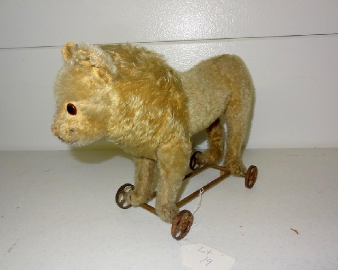 Steiff Lion on Wheels (1 of 4)