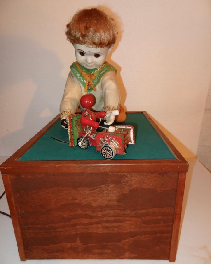 Animatied Child's Store Display (1 of 4)