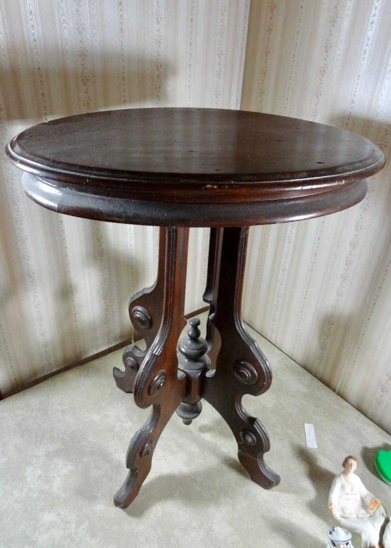 Small Walnut Victorian Parlor Table (1 of 2)