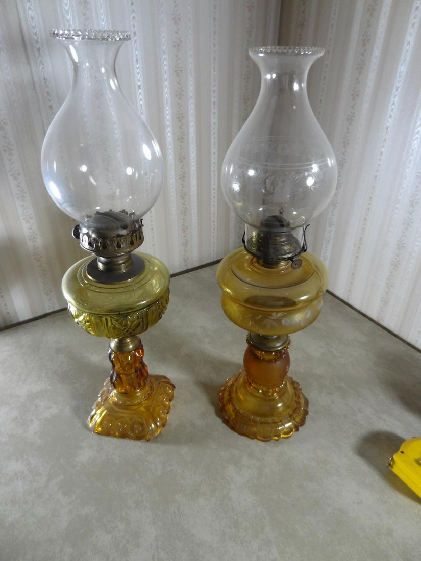2 amber kerosene lamps (1 of 3)