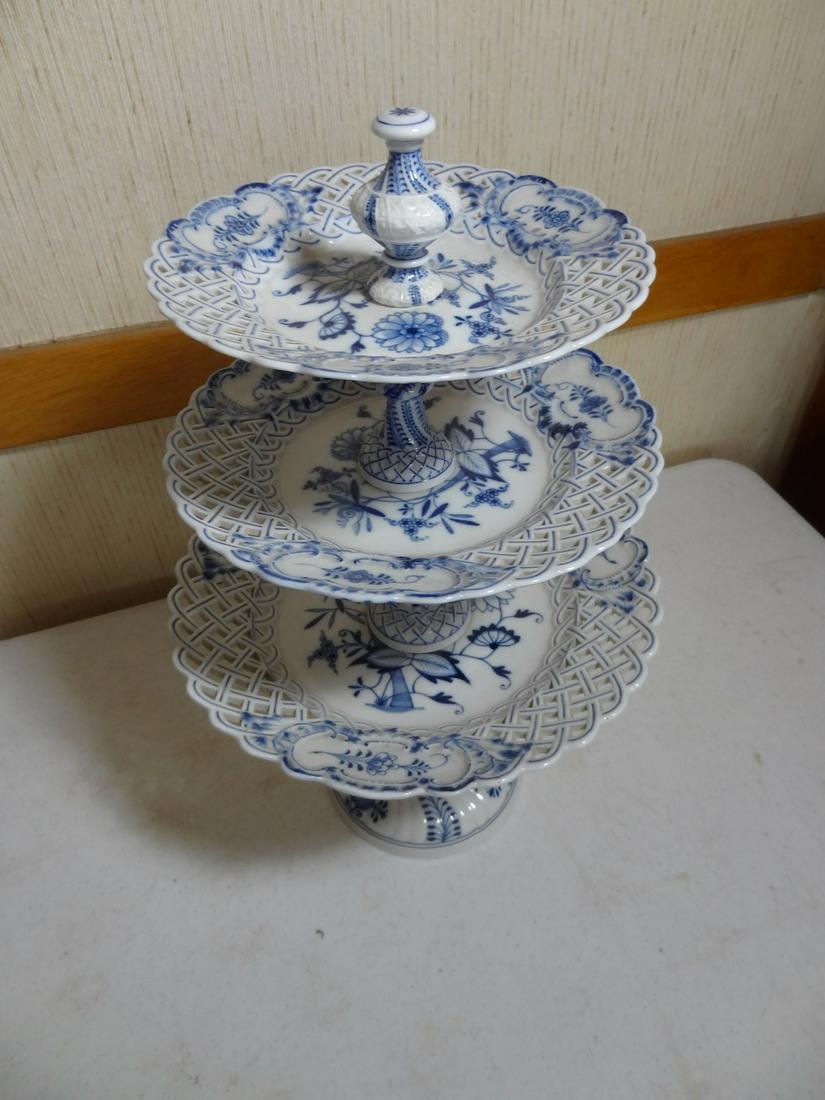Meissen pierced 3 tier tidbit server (1 of 4)
