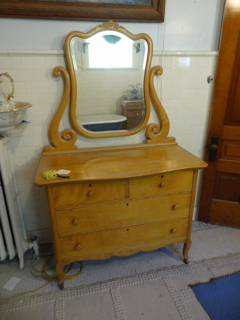 Maple dresser with mirror (1 of 1)