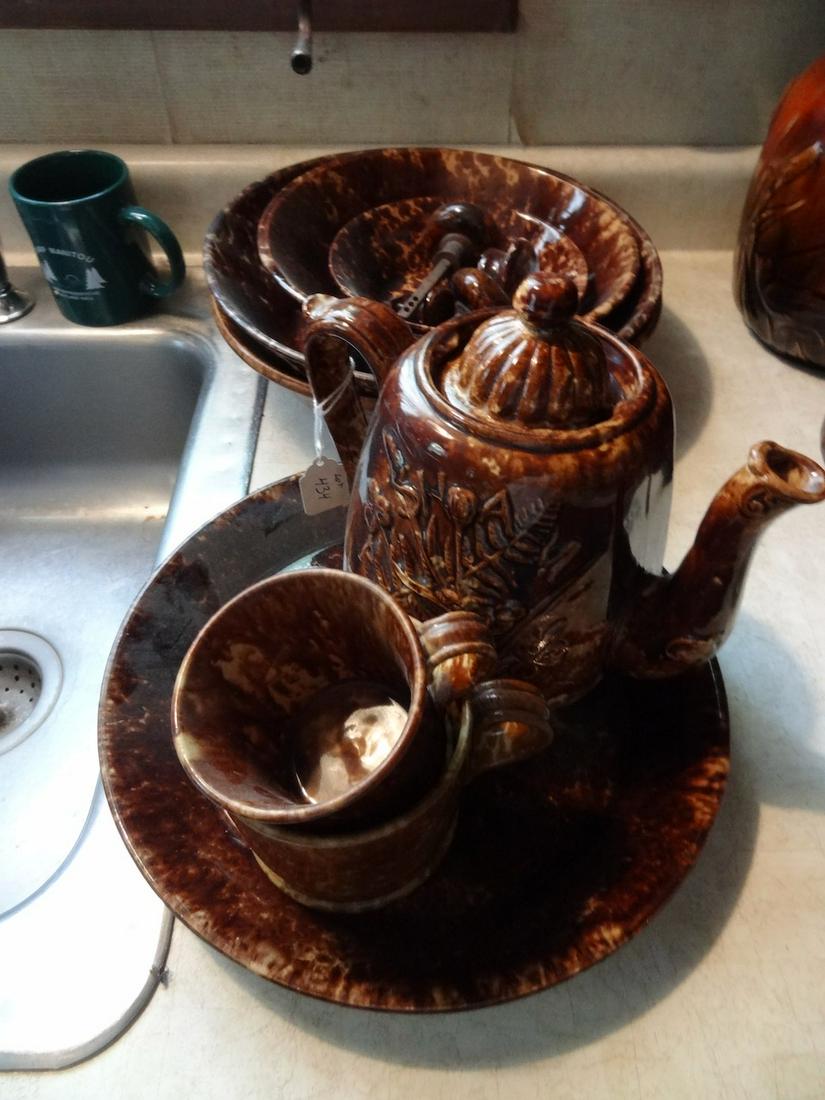 8 Rockingham glazed bowls & teapot (1 of 1)