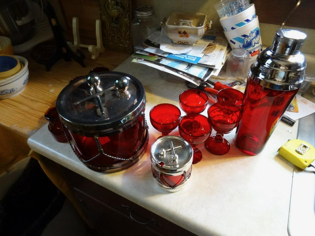 14 pcs Ruby Red cocktail set (1 of 3)