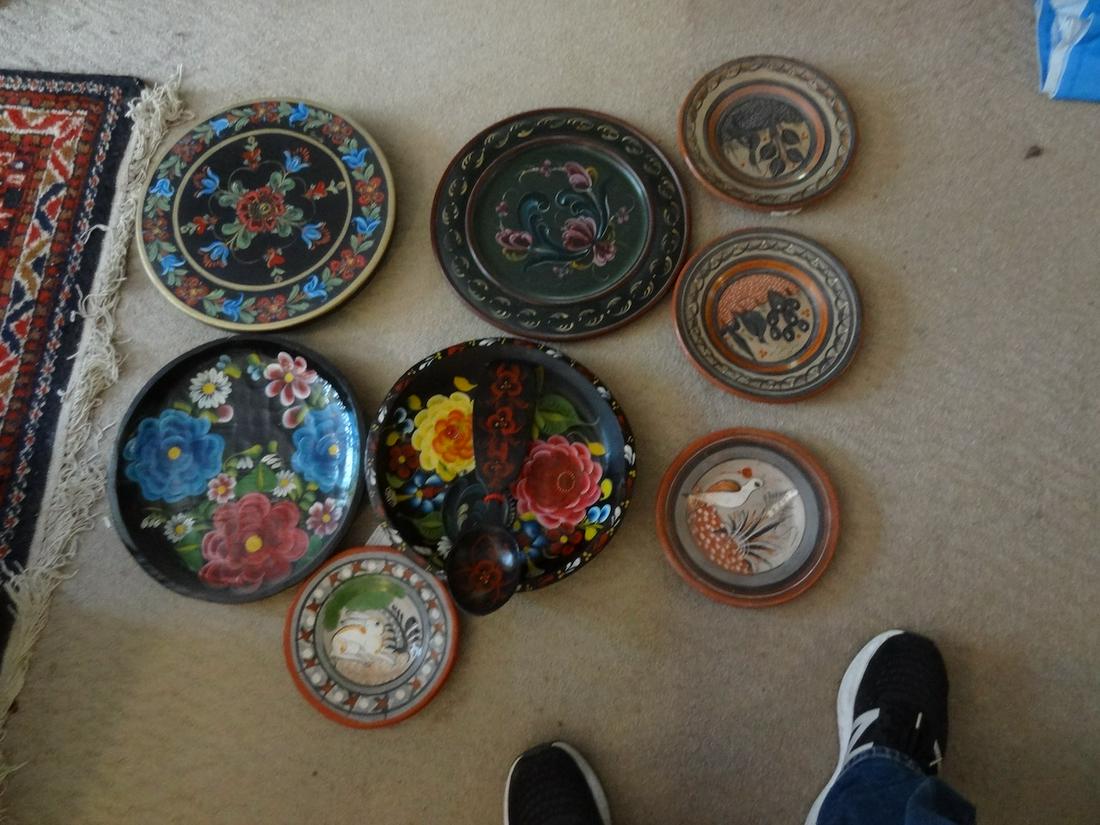 Large lot Toleware and mexican pottery (1 of 1)