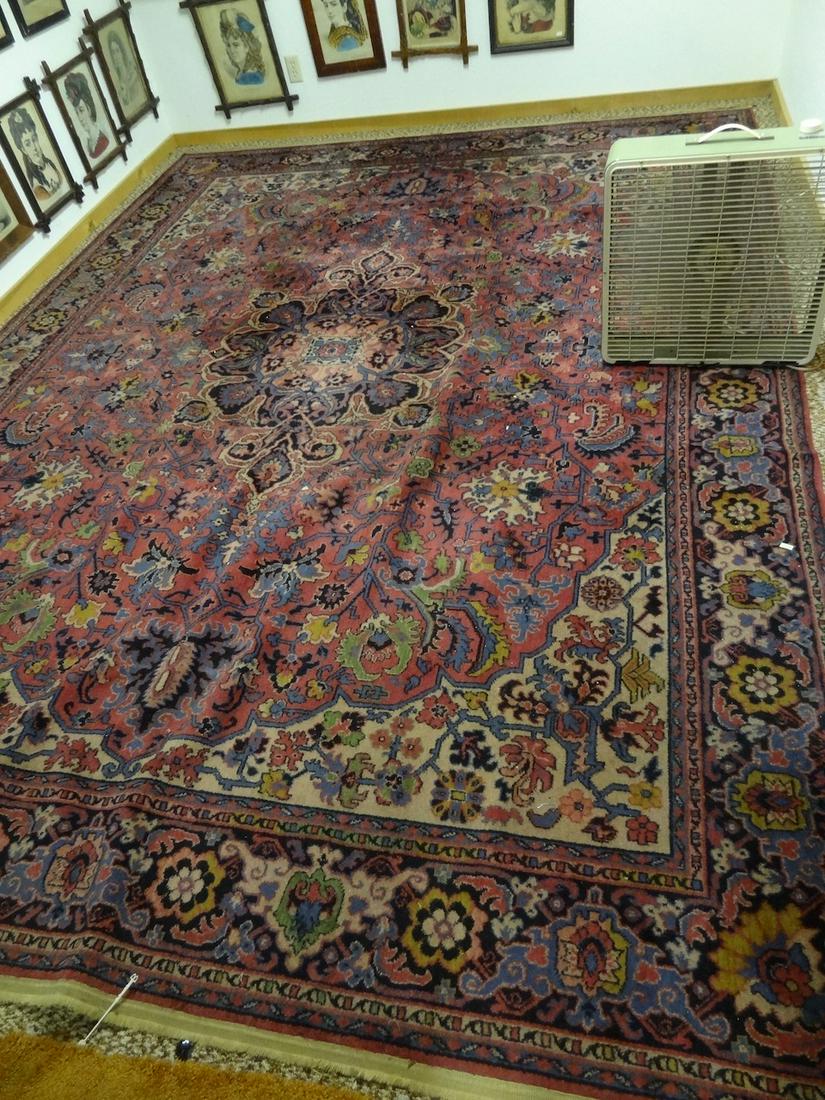 Large machine made area rug (1 of 1)