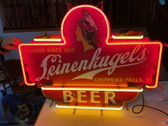 Neon Leinenkugel Beer Sign Jan 01, 2022 Danny's Auction in MN