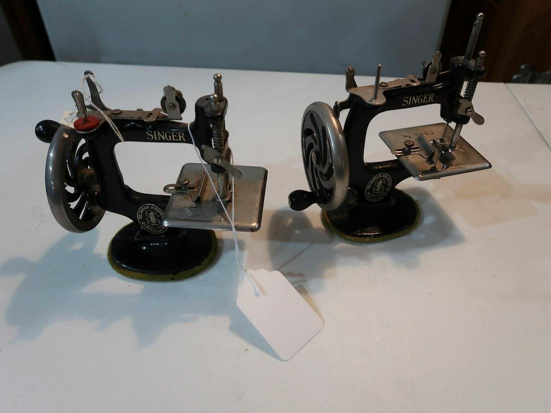 2 Childs Singer Sewing Machines (1 of 3)