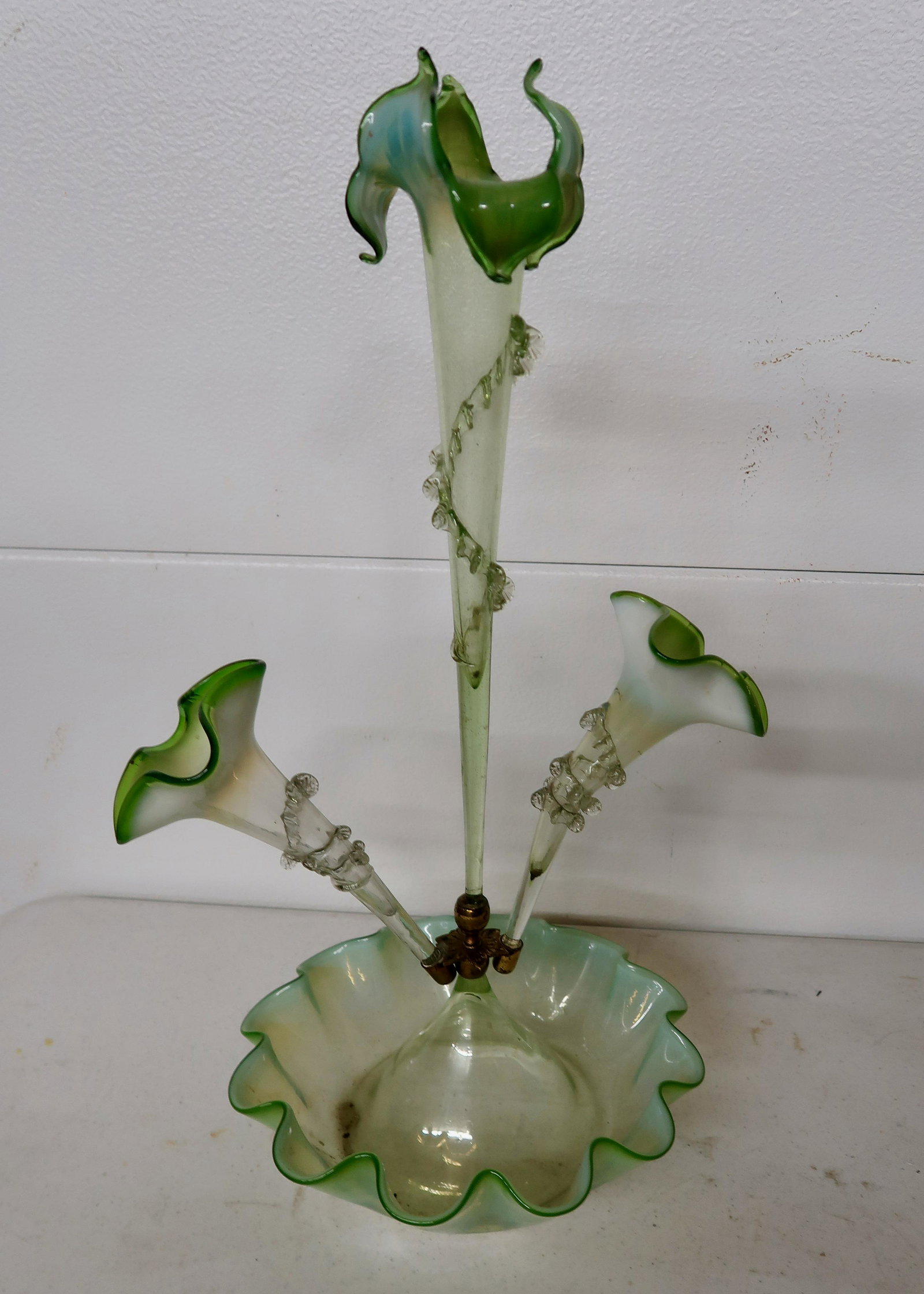 Art Glass Epergne Center Bowl: 21 1/2" T x 10 1/2" Bowl w/Ruffled Edge Vases Removeable