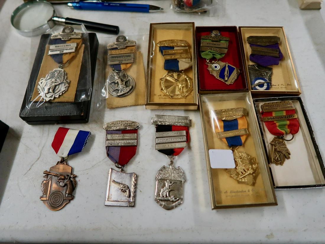10 Revolver Badges (Some in Cases): (Some in Cases)