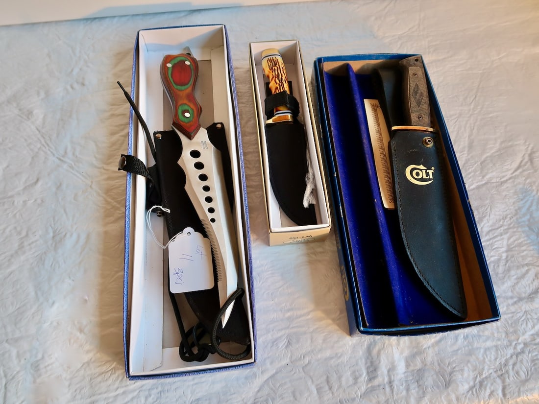 3 Buck Knives in Original Boxes: Longest: 16"