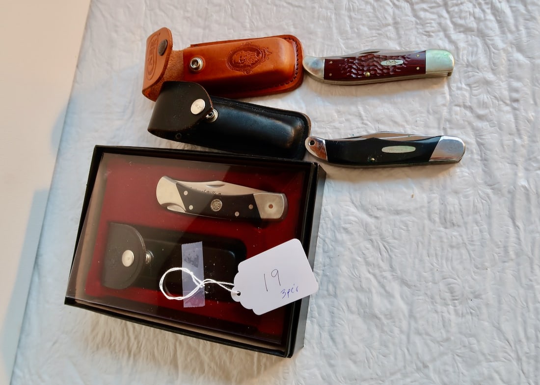 3 Buck Knives (1 Case Knife) (1 of 3)
