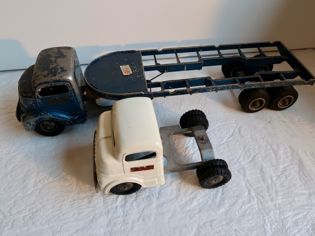 Blue Smith Miller Farm Truck & White Cab (1 of 4)