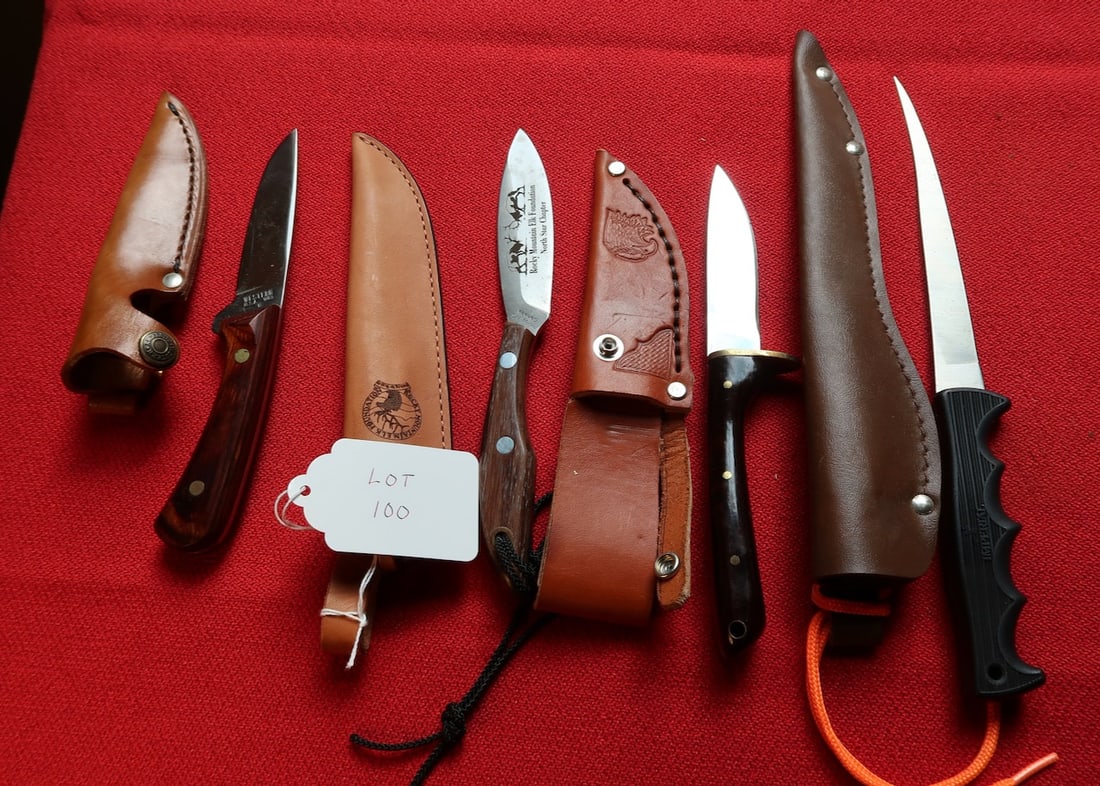 4 Knives in Sheaths (1 of 3)