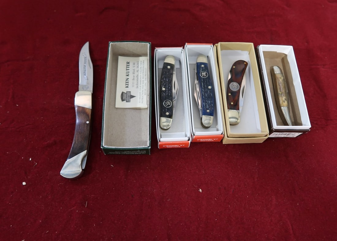 5 Pocket Knives in Original Boxes (1 of 4)