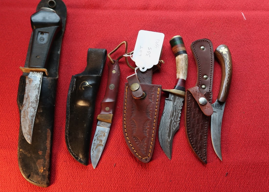4 Bowie Knives in Sheaths: Longest: 10"