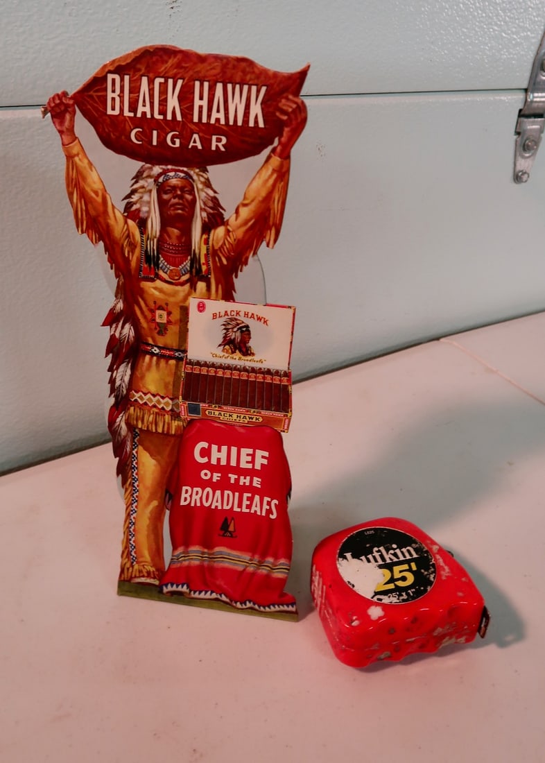 Black Hawk Cigar Counter Top Display (1 of 4)