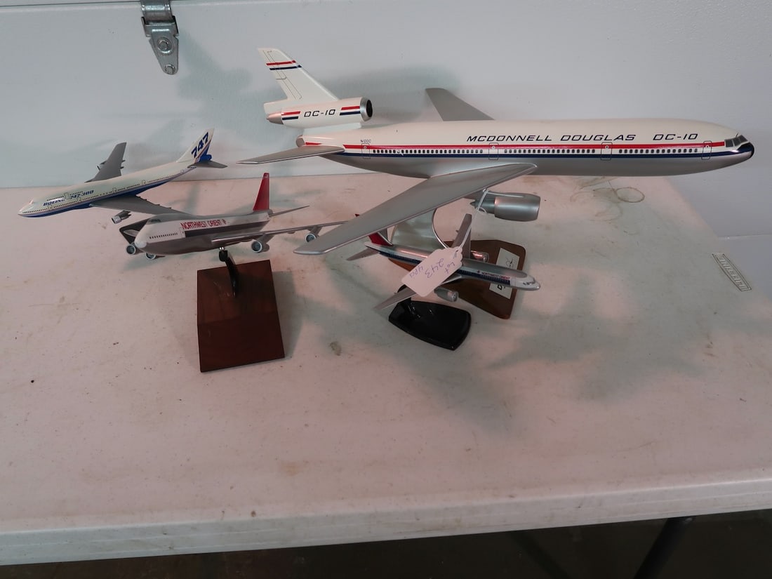 4 Desktop Airplane Models from NWA (1 of 5)