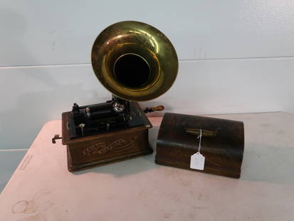 Edison Standard Phonograph w/ Horn: 12" T x 12" W x 9" D