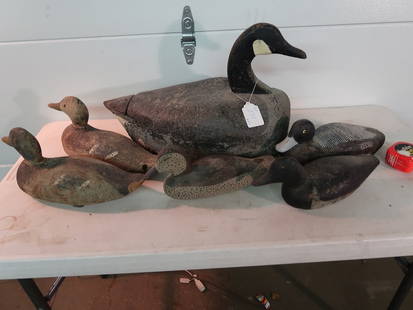 6 Decoys, 1 Goose, 5 Ducks/Goose: 14" T x 21" L x 12" W