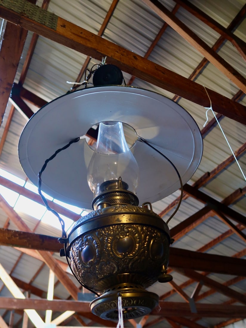 Early Old Kerosene Barn Lantern (1 of 3)