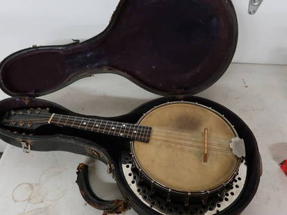 Gibson Banjo or Ukelele: 24" L x 12" Round Area