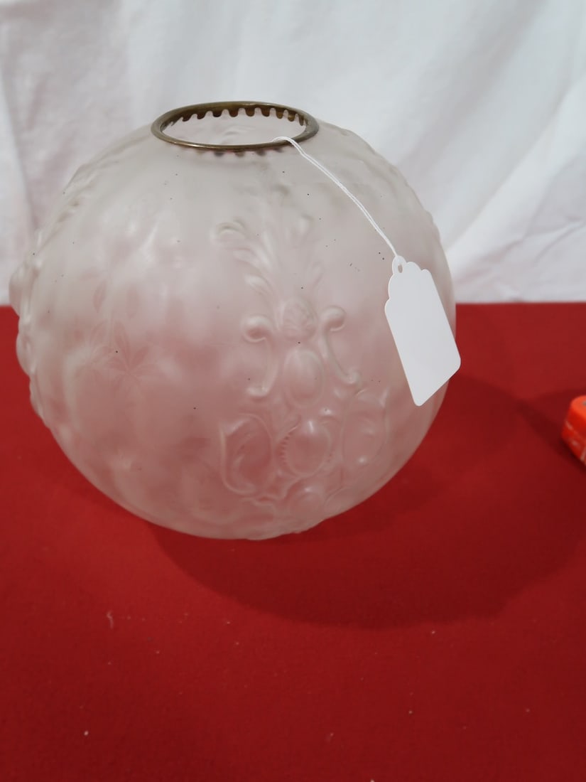 10" Gone w/ The Wind Embossed Globe Shade: 10" Round