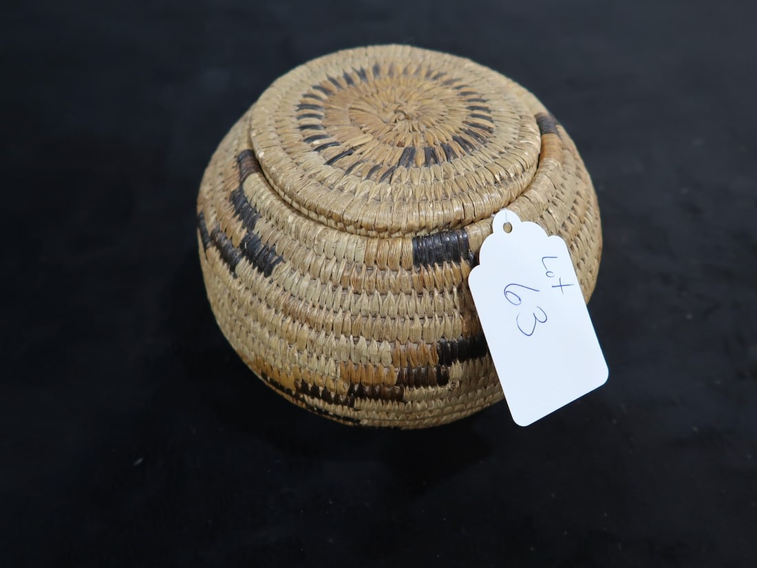 Vintage Tightly Woven Native American Basket w/ Cover (1 of 4)