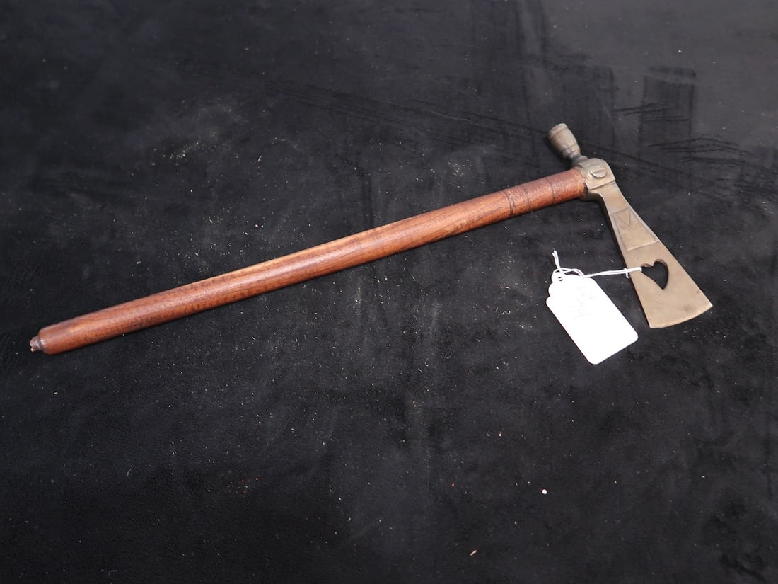 Vintage Native American Tomahawk Peace Pipe (1 of 4)