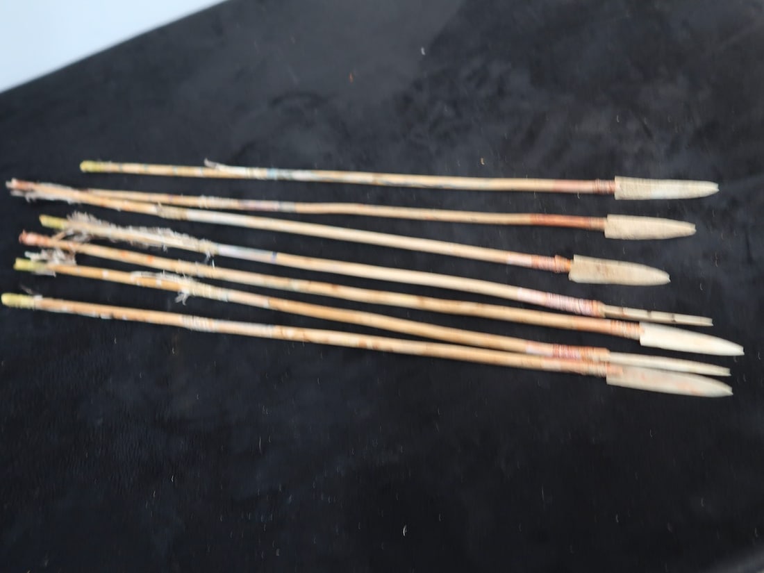 7 Vintage Native American Arrows w/ Stone Arrowheads (1 of 4)