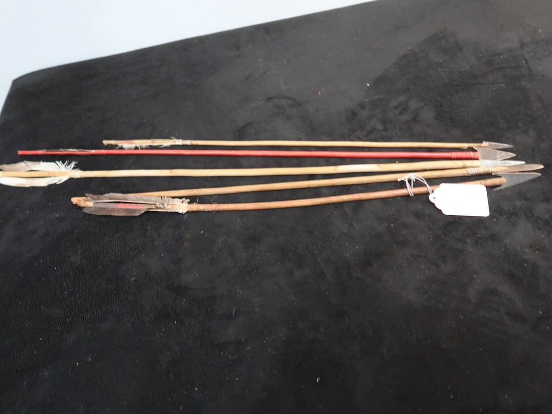 5 Vintage Native American Arrows w/ Metal Arrowheads (1 of 3)