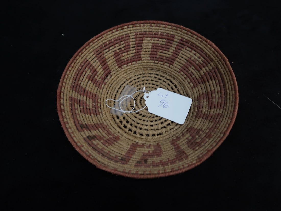 Vintage Tightly Woven Native American Basket (1 of 2)