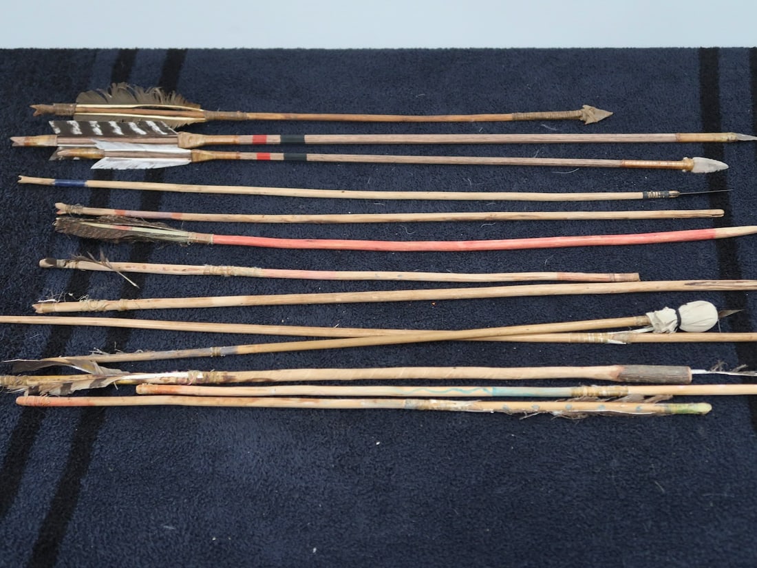 13 Vintage Native American Arrows (3 w/ Feathers): Longest: 29"