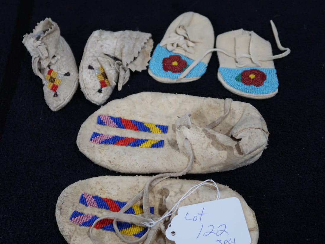 3 Pair of Beaded Native American Children's Moccasins (1 of 4)