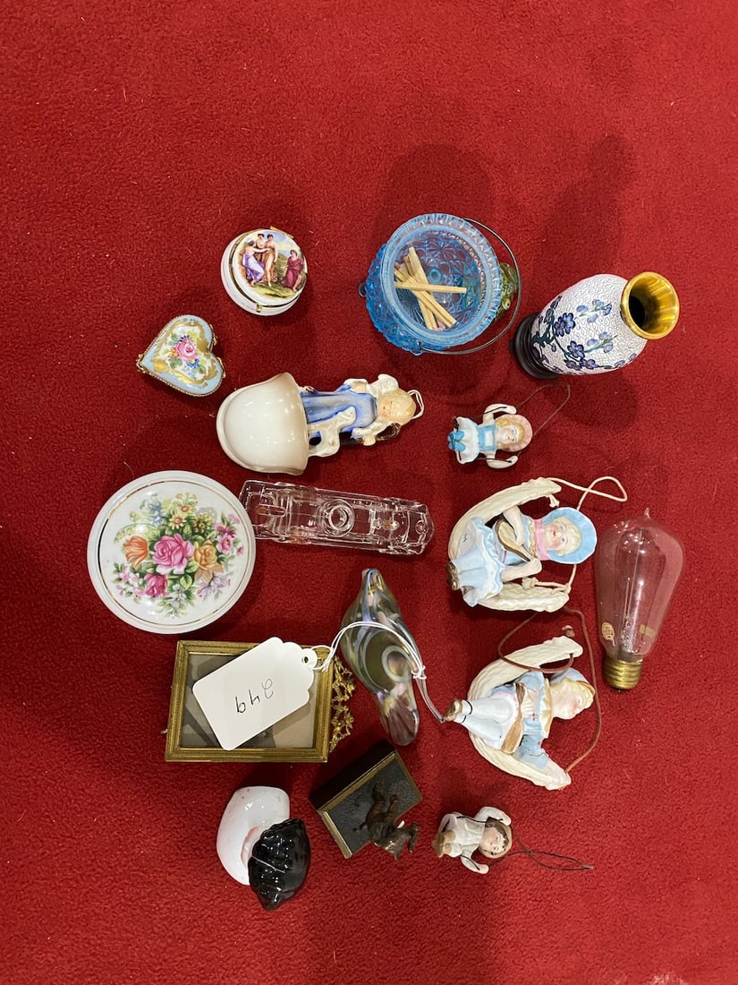 18 Miscellaneous Victorian Collectables (1 of 4)