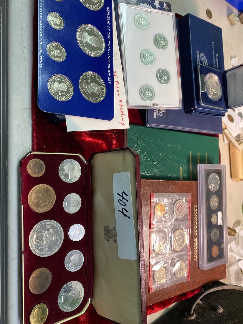 Large Lot of Commemorative & Lincoln Head Penny Book (1 of 2)