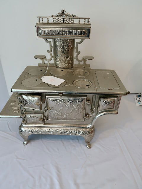 Restored Daisy Miniature Cast Iron Stove - Salesman Sample Daisy Range (1 of 5)