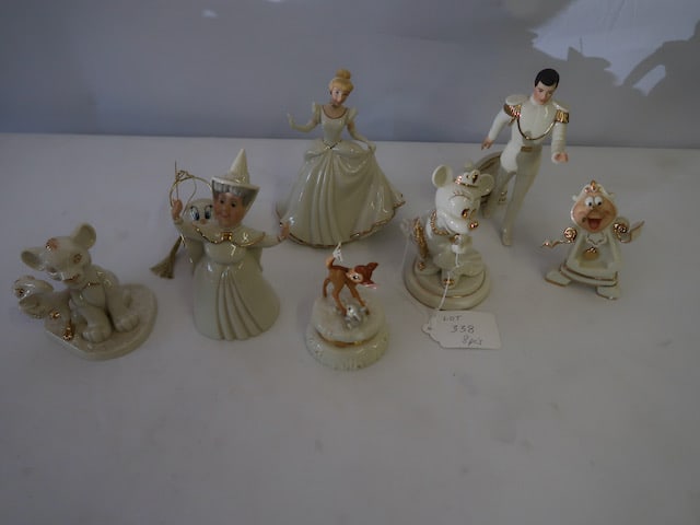 Disney Showcase Lennox Collection - 8 Characters (1 of 4)
