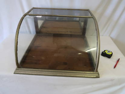 Chrome Curved Glass Countertop Showcase: 13" T x 22" D x 24" W