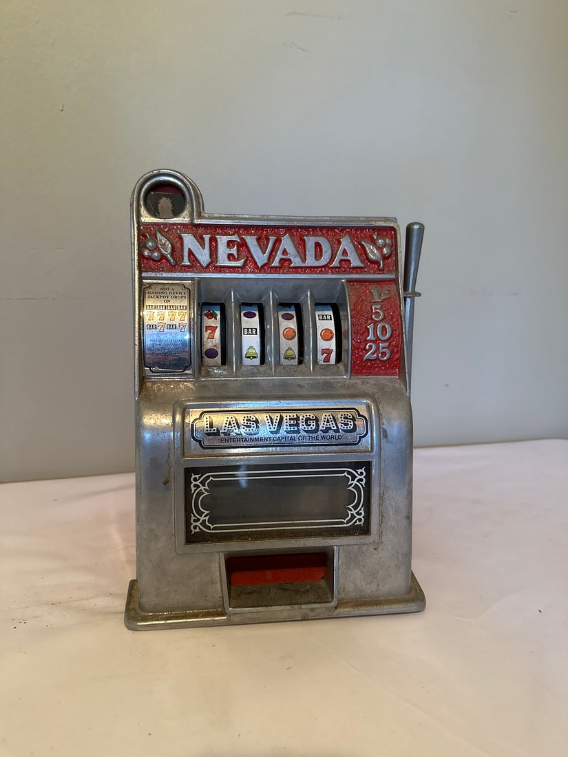 Vintage Nevada Miniature Slot Machine (1 of 5)