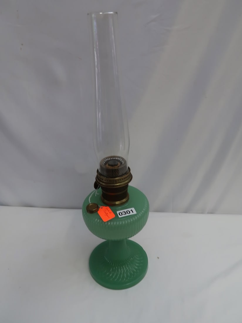 Jadeite Vertique Antique Aladdin Lamp (1 of 2)