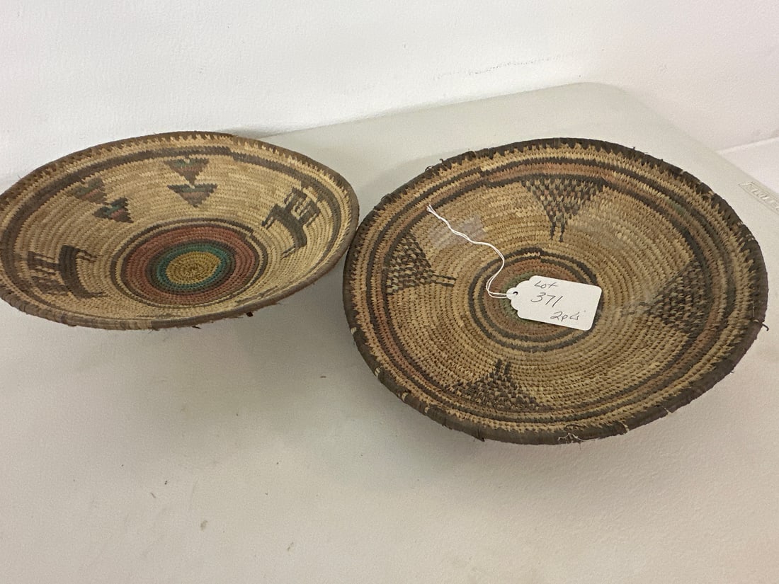 Pair of Handcrafted Native American Woven Baskets (1 of 6)