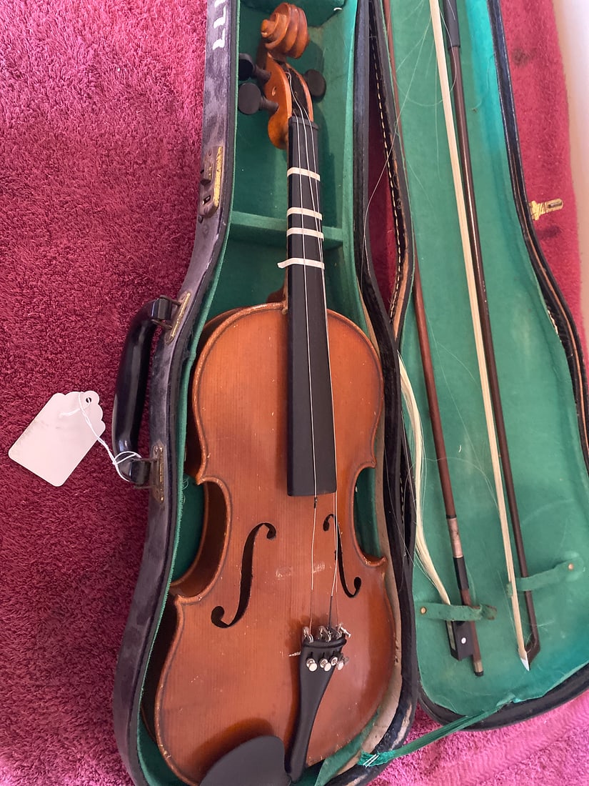 Vintage Violin with Bow and Case (1 of 3)