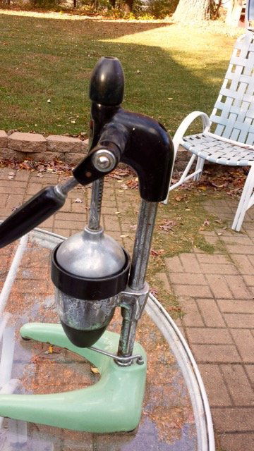 Hamilton Beach Orange Squeezer (1 of 3)