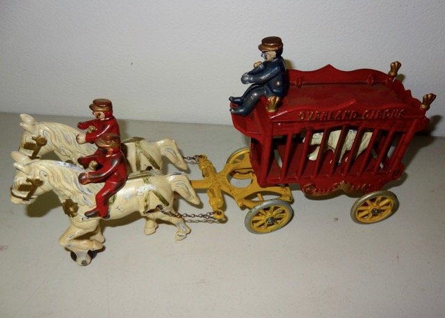 Cast Overland Circus Wagon w/Bear (1 of 4)