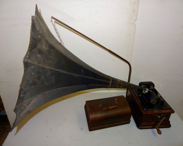 Edison Horn Phonograph (1 of 4)